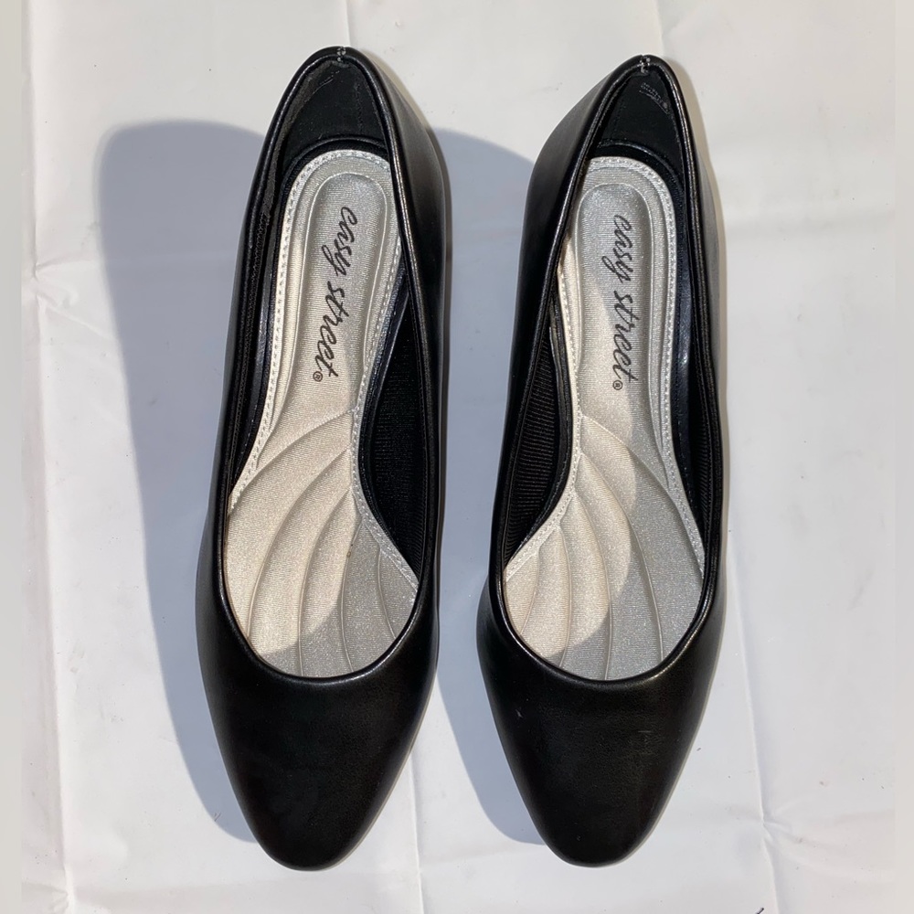Easy Street Black heels Women’s Size 6